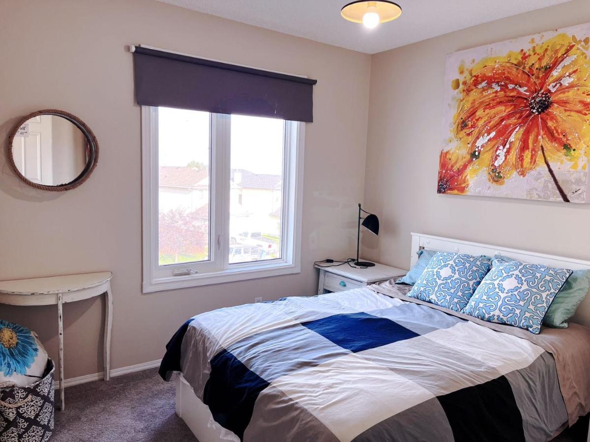 Best Garden House&3 Mins Bus Station Close C-Train&Free Parking Calgary Exterior photo