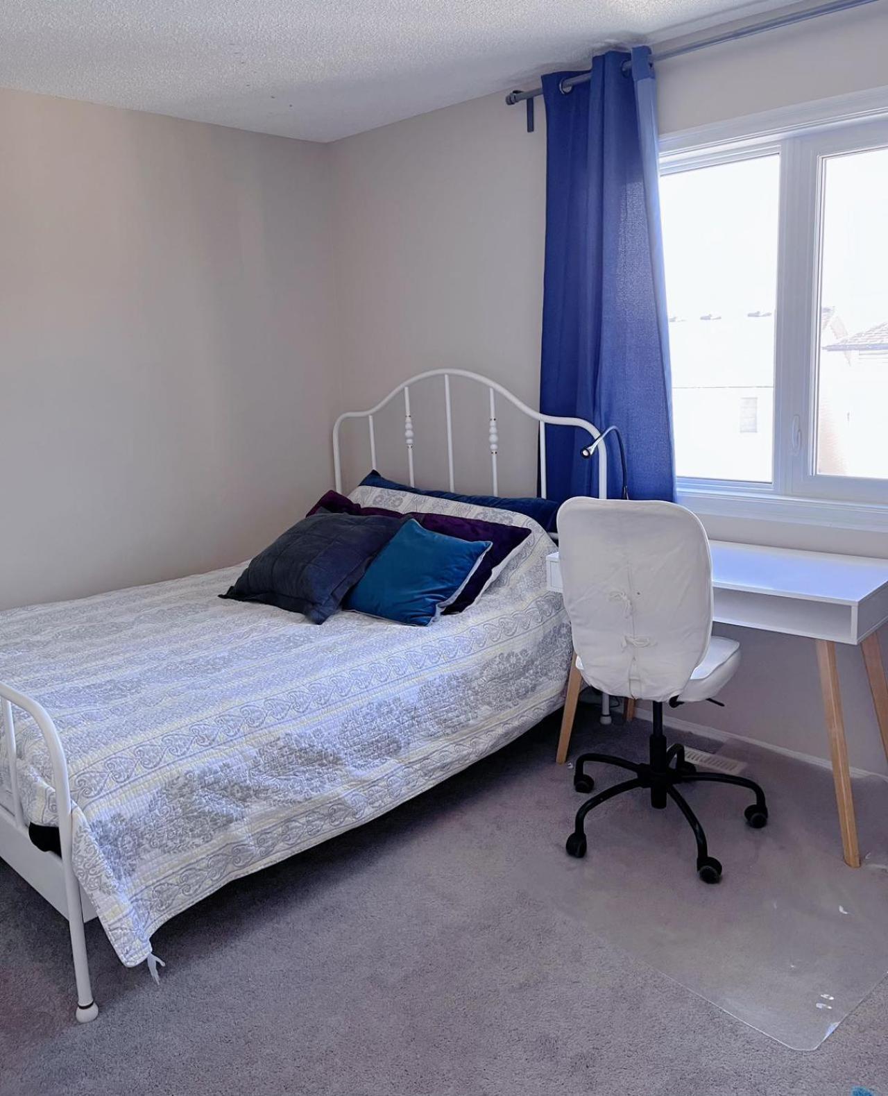 Best Garden House&3 Mins Bus Station Close C-Train&Free Parking Calgary Room photo